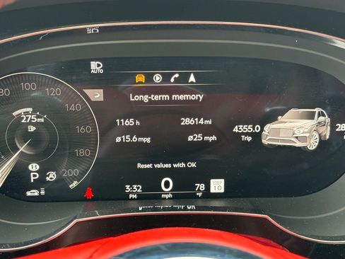 Used 2021 Bentley Bentayga AWD/4WD image 18