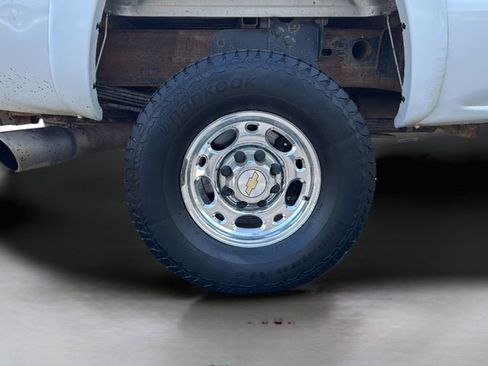 Used 2004 Chevrolet Silverado 2500 LS w/ Heavy-Duty Power Package AWD/4WD image 24