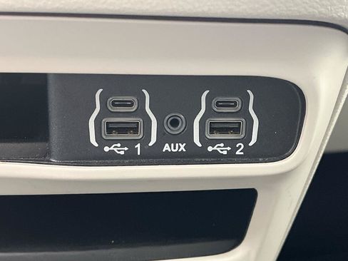 Used 2024 Chrysler Pacifica Touring-L FWD image 24