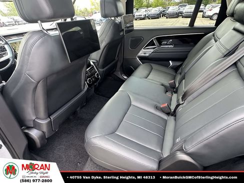 Used 2023 Land Rover Range Rover Long Wheelbase SE AWD/4WD image 12