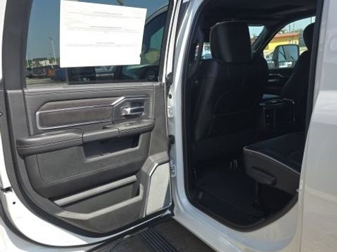 New 2026 RAM 2500 Laramie AWD/4WD image 18