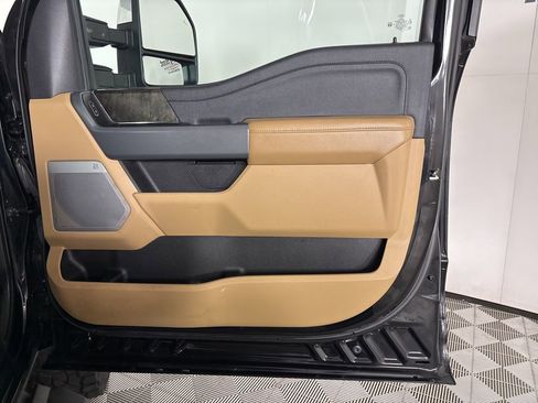 Used 2023 Ford F350 Lariat w/ Tow Technology Package image 23