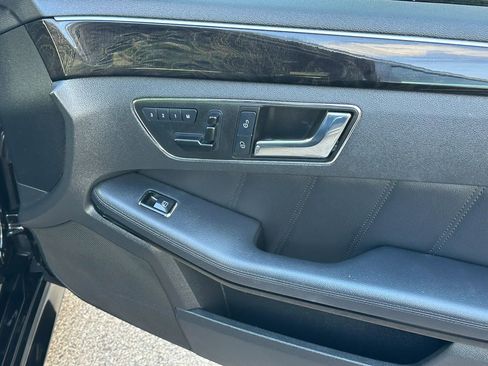 Used 2010 Mercedes-Benz E 550 Sedan w/ Premium 2 Pkg image 20