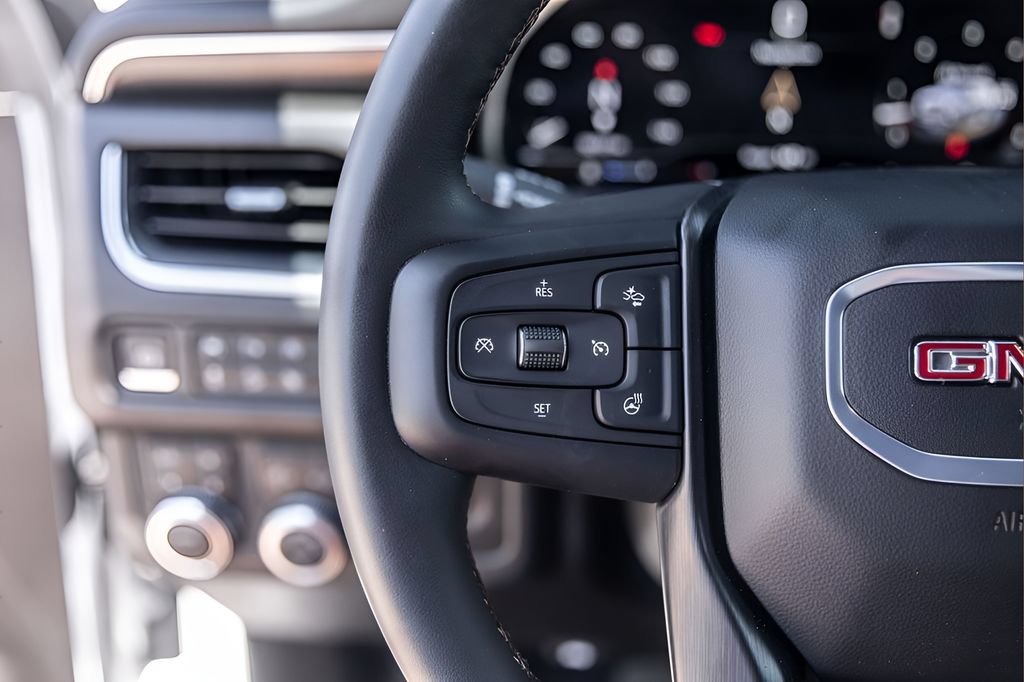 Used 2024 GMC Yukon AT4 w/ Technology Package AWD/4WD image 14