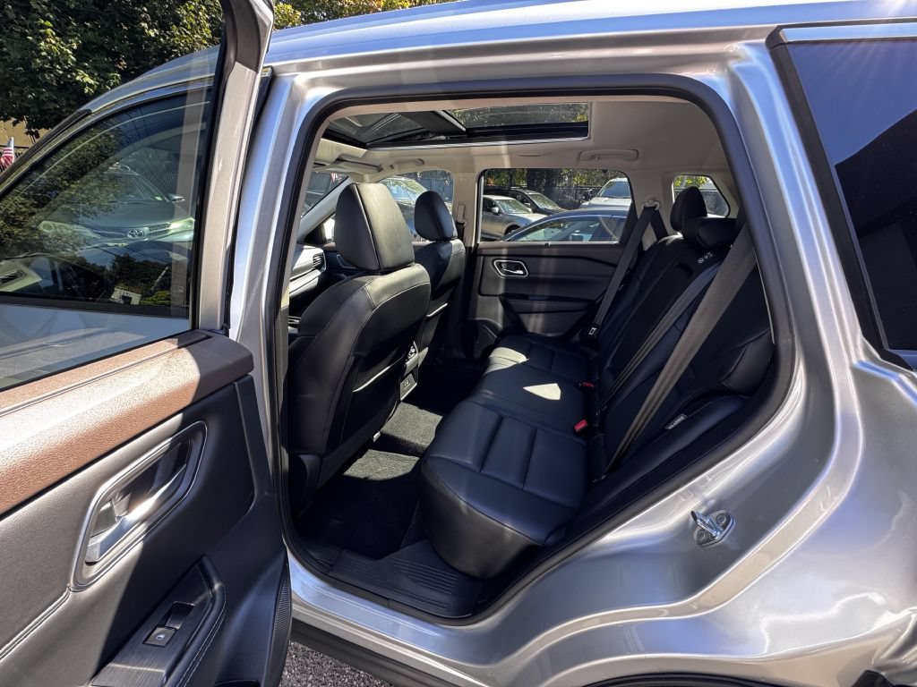 Used 2021 Nissan Rogue SV w/ Premium Package AWD/4WD image 13