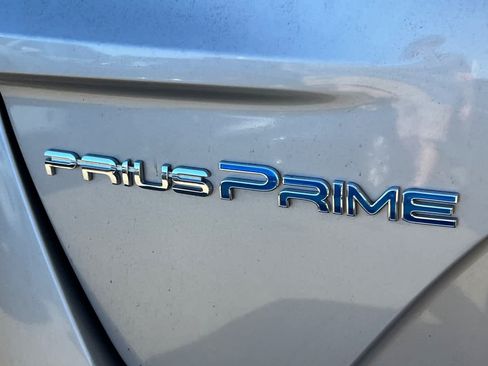 Used 2017 Toyota Prius Prime Advanced w/ Carpet Mat Package FWD image 21