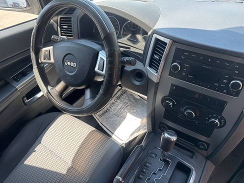 Used 2010 Jeep Grand Cherokee Laredo AWD/4WD image 16