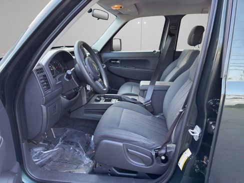 Used 2011 Jeep Liberty Sport image 9