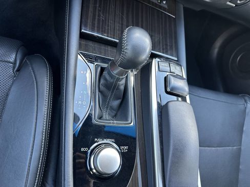 Used 2013 Lexus GS 350 AWD w/ Luxury Pkg w/Cold Weather Pkg image 19