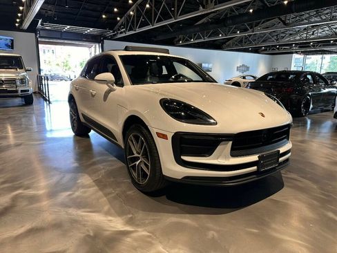 Used 2025 Porsche Macan AWD/4WD image 7