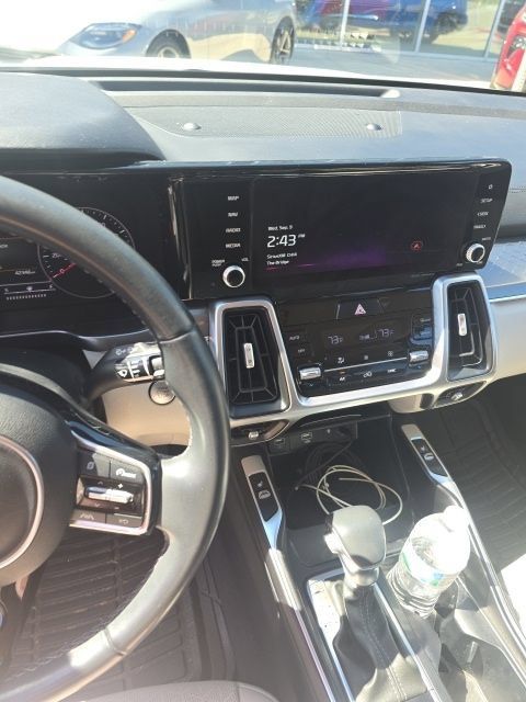 Used 2023 Kia Sorento S FWD image 4