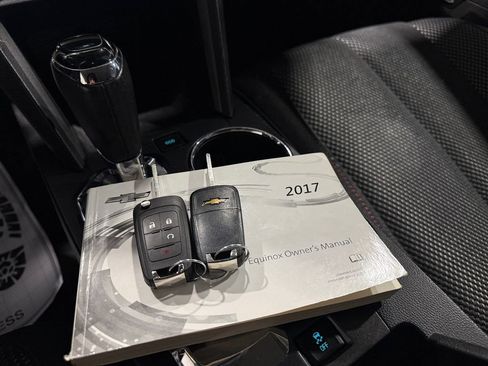 Used 2017 Chevrolet Equinox LT w/ Convenience Package image 41
