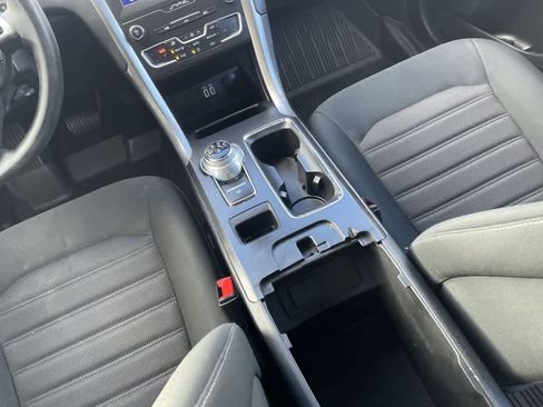 Used 2020 Ford Fusion SE image 22