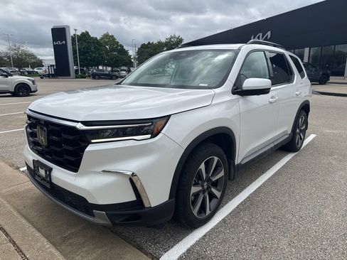 Used 2025 Honda Pilot Elite image 2