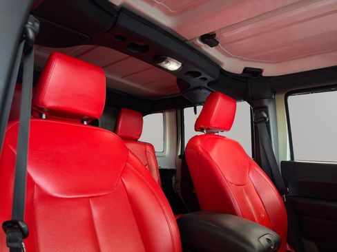 Used 2018 Jeep Wrangler Unlimited Sport w/ Connectivity Group image 13