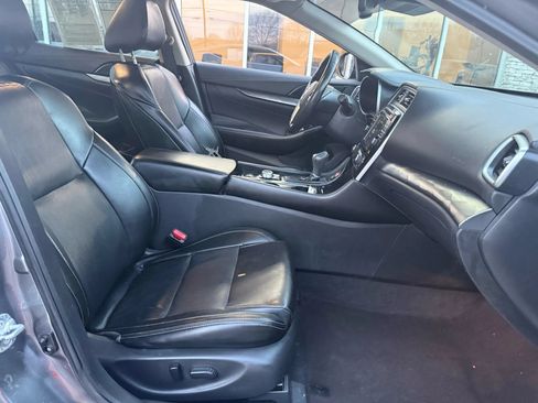 Used 2022 Nissan Maxima SV w/ Floor Mat Group FWD image 13