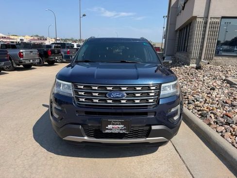 Used 2016 Ford Explorer XLT w/ Equipment Group 202A AWD/4WD image 2