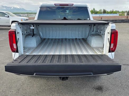 Used 2023 GMC Sierra 1500 SLT w/ SLT Premium Package AWD/4WD image 13