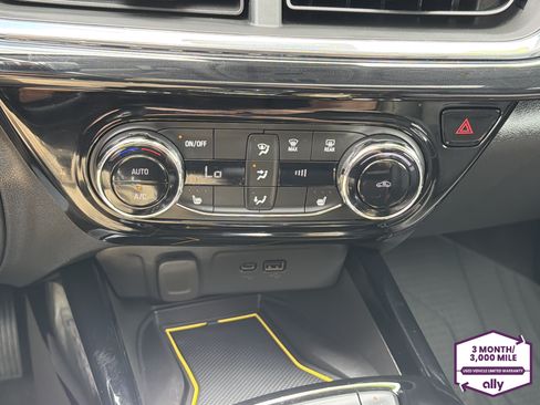 Used 2025 Chevrolet Trax ACTIV w/ Sunroof Package FWD image 23