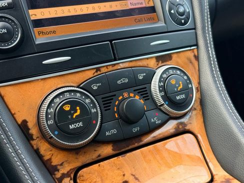 Used 2011 Mercedes-Benz SL 550 image 44