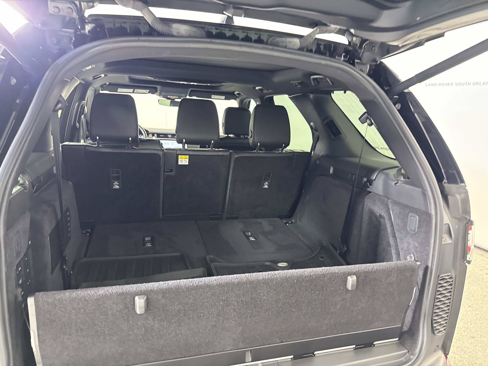 Used 2018 Land Rover Discovery HSE AWD/4WD image 10