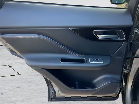 Used 2019 Jaguar F-PACE Prestige AWD/4WD image 18