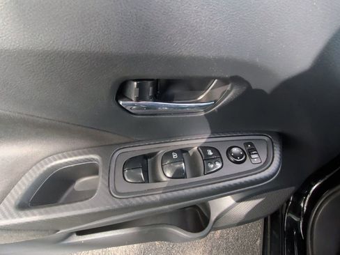 Used 2021 Nissan Versa SV image 12