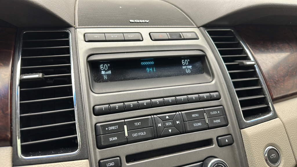 Used 2011 Ford Taurus SEL w/ 202A Rapid Spec Order Code FWD image 17