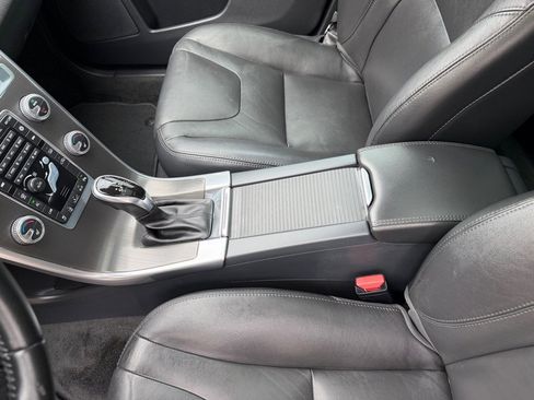 Used 2016 Volvo XC60 T5 Premier image 12