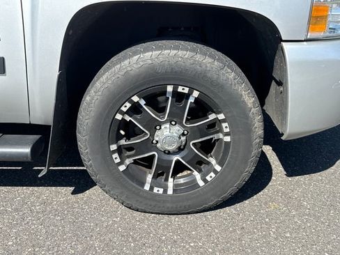 Used 2011 Chevrolet Silverado 1500 LT w/ All-Star Edition AWD/4WD image 11