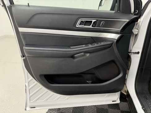 Used 2017 Ford Explorer XLT image 10