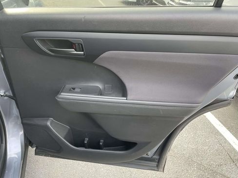Used 2023 Toyota Highlander LE image 44