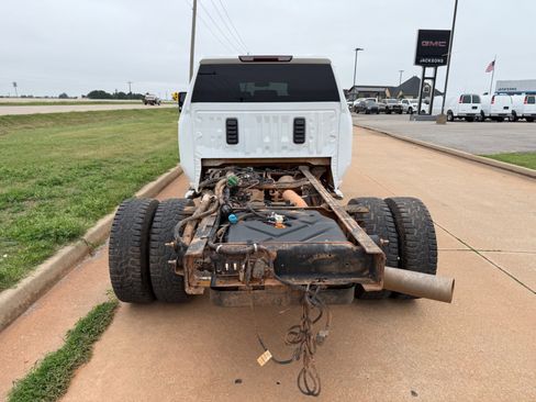 Used 2023 Chevrolet Silverado 3500 LT w/ Convenience Package image 4