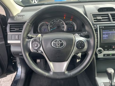 Used 2014 Toyota Camry L image 14