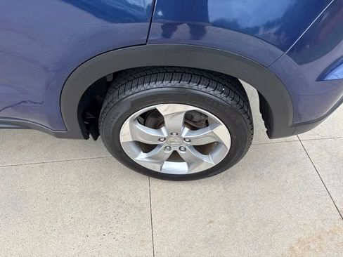 Used 2017 Honda HR-V EX image 11