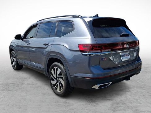 Used 2024 Volkswagen Atlas SE AWD/4WD image 3