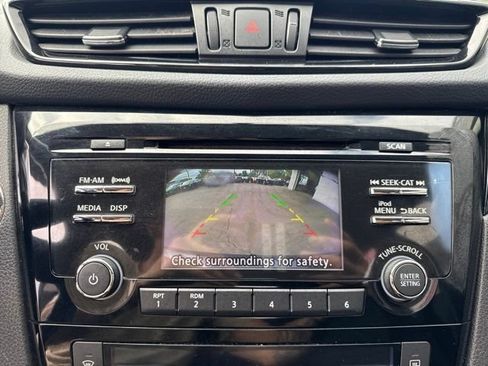Used 2017 Nissan Rogue Sport SV w/ SV All-Weather Package AWD/4WD image 18