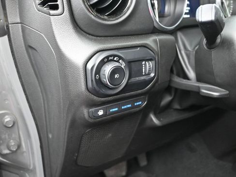 Used 2023 Jeep Wrangler Unlimited Sahara image 13