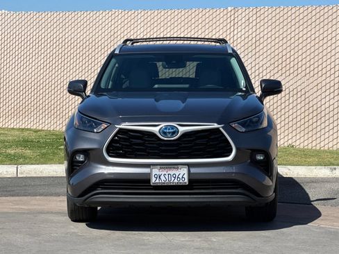 Used 2024 Toyota Highlander XLE AWD/4WD image 10