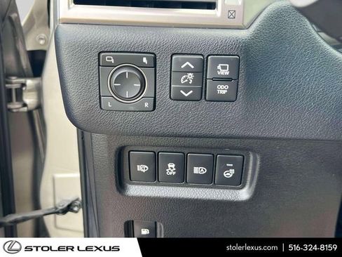 Used 2023 Lexus GX 460 Luxury w/ Sport Design Package AWD/4WD image 24