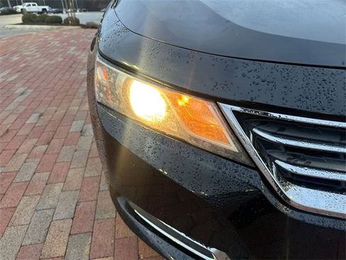 Used 2015 Chevrolet Impala LT image 21