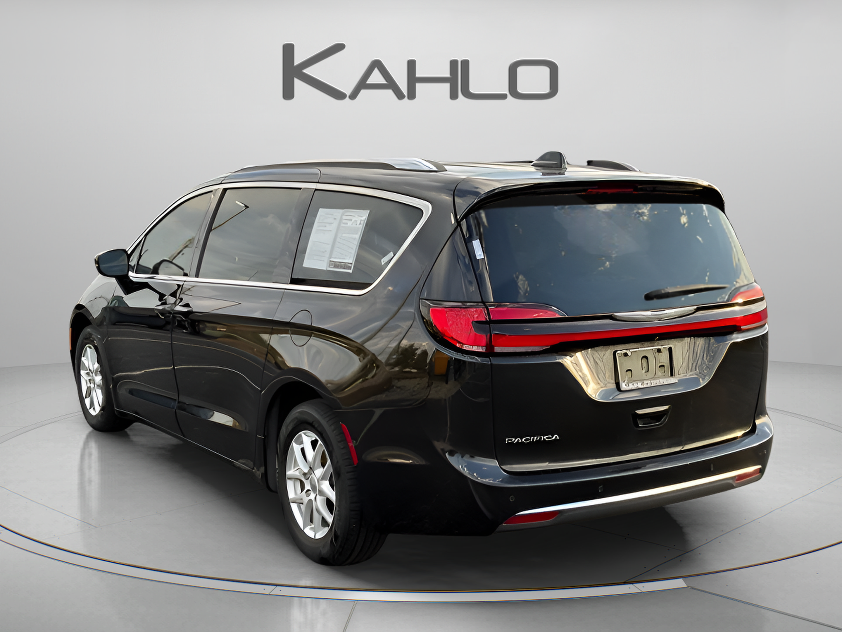 Used 2021 Chrysler Pacifica Touring-L FWD image 2