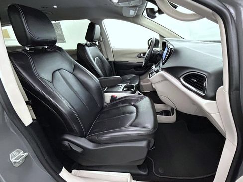 Certified 2023 Chrysler Pacifica Touring-L FWD image 15