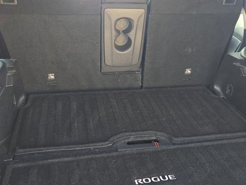 Used 2020 Nissan Rogue SV image 10