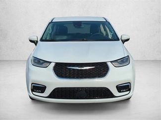 Used 2023 Chrysler Pacifica Touring-L video 2