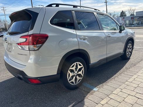 Used 2022 Subaru Forester Premium image 11