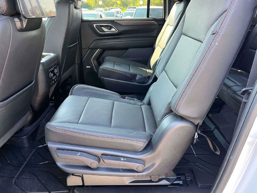 Used 2023 Chevrolet Suburban High Country w/ Advanced Technology Package AWD/4WD image 6