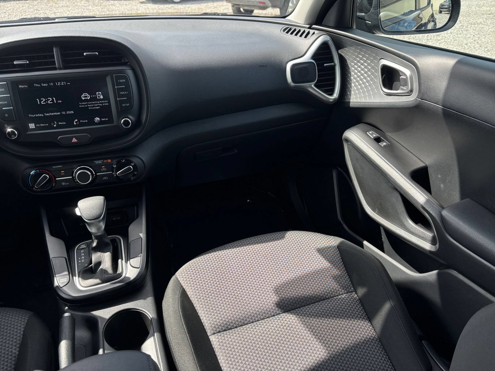 Used 2025 Kia Soul LX w/ LX Technology Package FWD image 33