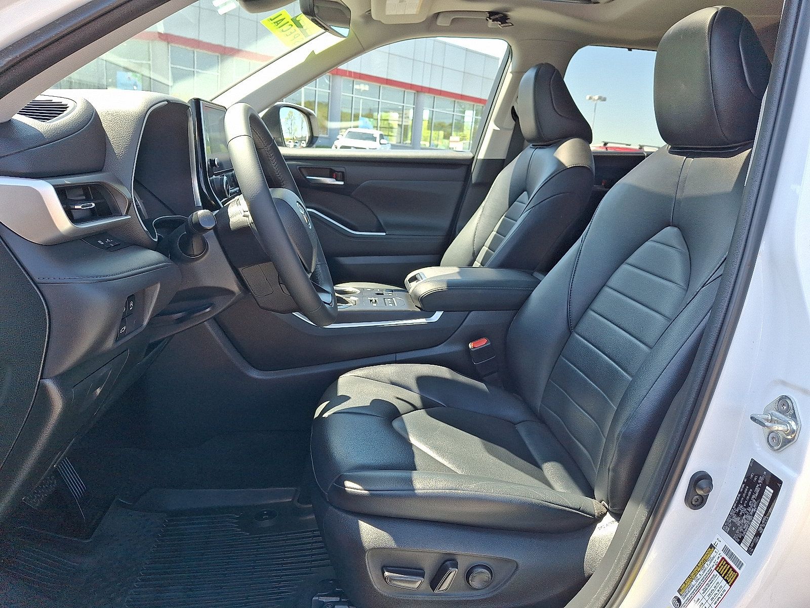 Used 2023 Toyota Highlander XLE w/ Protection Package #3 (TMS) AWD/4WD image 14