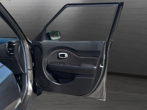 Used 2018 Kia Soul FWD image 25
